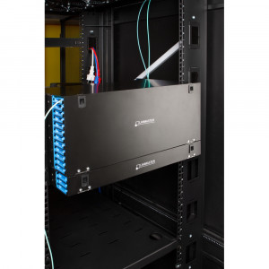 Патч-панель высокой плотности с выдвижными "лезвиями" на 24/48 компактных кассет MCC,  4U/19'', черная